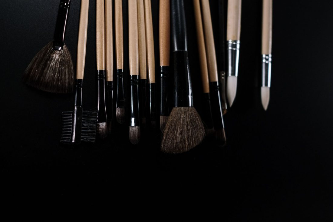 Alternative makeup brushes and cosmetics sizing guide for goth and emo styling
